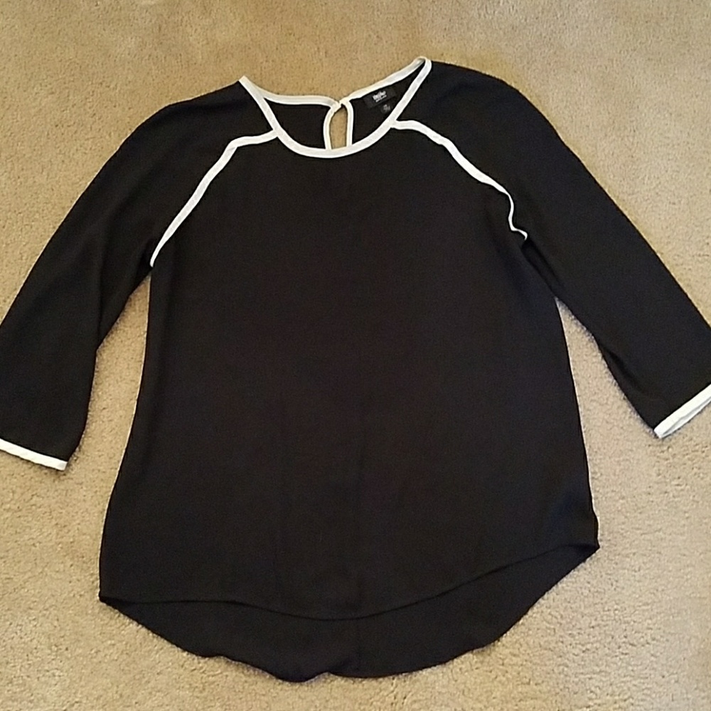 Mossimo black and white top large Keyhole back